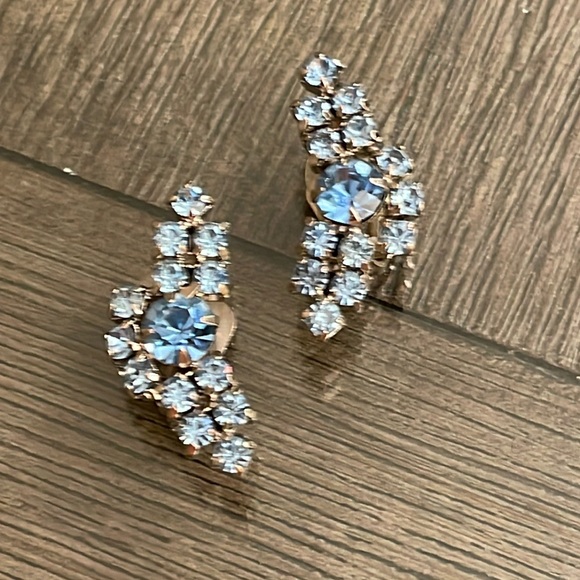Vintage Light Blue Rhinestone Clip Earrings - Picture 14 of 14